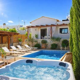 Rose Villa Private Pool & Outdoor Jacuzzi
