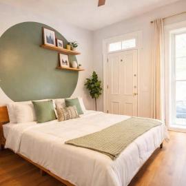 Remodeled Modern Home - private backyard & games!