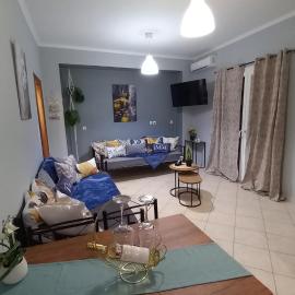 Cozy & Spacious Apartment Walk to Vathy Center, hotel in Samos