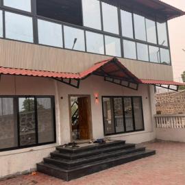 The Sixth Abode Farms 5 BHK Villa with Swimming Pool, Turf, Lawn & Indoor Games- Khopoli, hotel en Jambhulpāda
