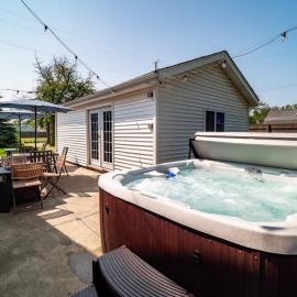 Family Fun: Comfy Home, 10 Min to Cedar Point Fun!, מלון בהורון