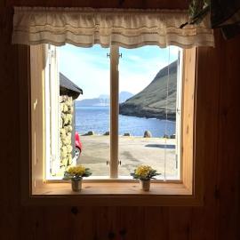 orca - cabin - sea & mountain view - calm village