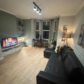 Beautiful Llandudno Centre 2 Bed Apartment, Hotel in Llandudno