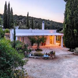 Villa Buras, hotel in Skinária