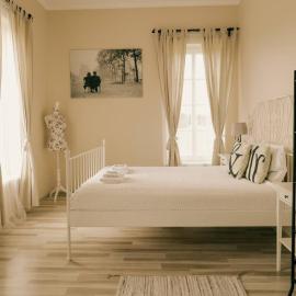 Country Stop Room and Shower, hotel a Pikeliškės