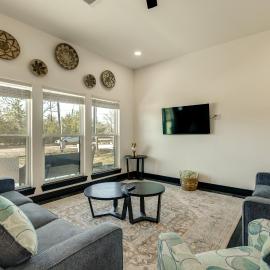 ‘Roo's Hideaway’ Modern 3BR Near Round Top & A&M!, Hotel in Somerville