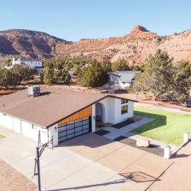 Newly Updated family Home w Hot Tub Near Zion & Bryce