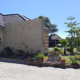 The Rock BnB, Hotel in Francistown