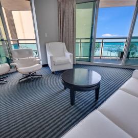 Seaside condo w hot tub & private balcony