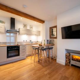 Central Dartmouth Hideaway with Garden & Parking