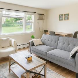 Fast Wi-Fi 1BR Apartment Near Airport
