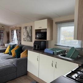 Andreas Riverside Retreat at 7 Lakes Country Park, hotel u gradu 'Crowle'