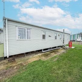 4 Bed, 10 Berth Caravan With Central Lounge 27344SW