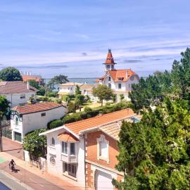 Appartement entièrement rénové avec vue sur le bassin et villa St Yves - Parking privé