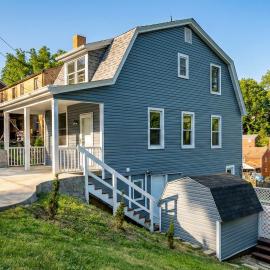 Charming Remodeled 3-BR Bungalow near Attractions
