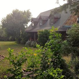Beautiful Hill Country Hideaway, hotel di Buda