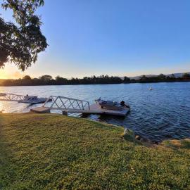 Tweed River Waterfront Cottage، فندق في مورويلومبا