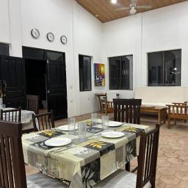 Casa 12-87, hotel a Poneloya