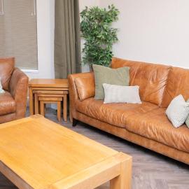 2 Bedroom Contractor House - Sleeps 4 - Free Parking ST6