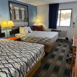 Sprucewood Inn, hotel Elyriában