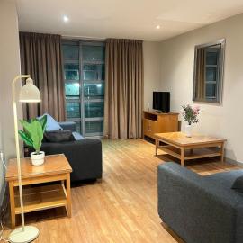 Comfy 2bed flat next to Motorpoint Arena