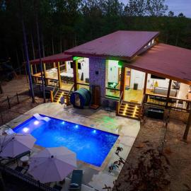Luxury Broken Bow Cabin - Private Pool, Pickleball , Sauna & Mini Golf - Sleeps 16