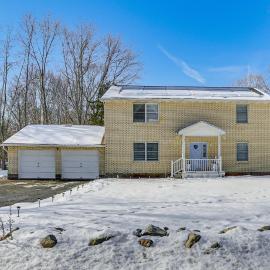 Pet Friendly & WFH Ready! Quiet Hudson Valley Apt, отель в городе Ньюбург