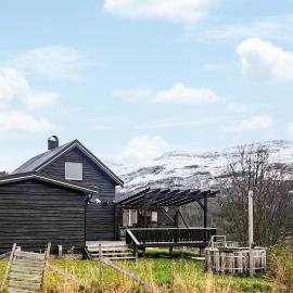 Amazing Home In Tovik With House A Mountain View, hotel u gradu Tovik