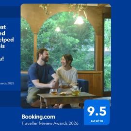 野窓 Nomadノマド Tsuwano GuestHouse & Cafe Lounge، فندق في Tsuwano