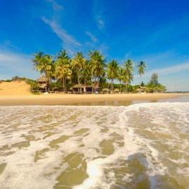Upali Beach Surf Resort, hotel Nikawatawana városában