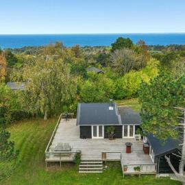 Black Wooden House With Panoramic Views, ξενοδοχείο σε Fårevejle