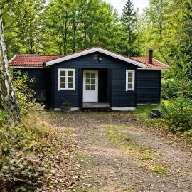 Summer House With Wood Stove Near Vejrhøj Canal, hotel em Asnæs