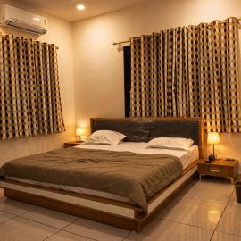 Hotel royal exotica, hotel a Jāmb