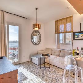 Plush one bedroom apartment with sea view balcony LMAC1-1, hotel in Senglea