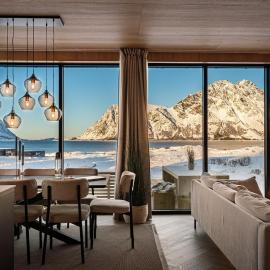 Secluded Lodge - Stunning Views!, hotel i Storøya