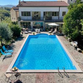 Luxury Mountain Villa with Pool & Beautiful Views in Puglia