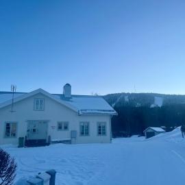 Huså byskola, hotel en Järpen