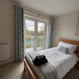 Comfortable 4BR stay in Bourne, Free Parking, Sleeps 7, Families & Contractors Welcome, hotel en Bourne