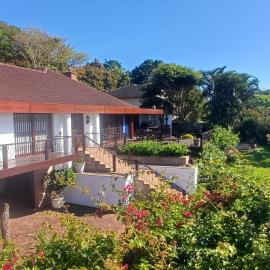 Whispering Waves Villa, hotel in Freeland Park
