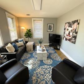 Cozy Walk up King Bed fast WiFi, hotel in Wilmington