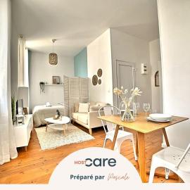 Le Petit Vauban - Beach and center، فندق في فورا