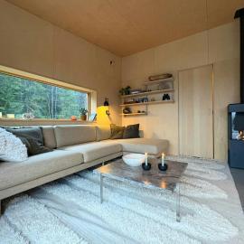 Architect-Designed Cabin By Lake With Sauna, Hotel in Homle