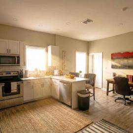 The Penthouse at Park Place King bed fast WIFI and free coffee