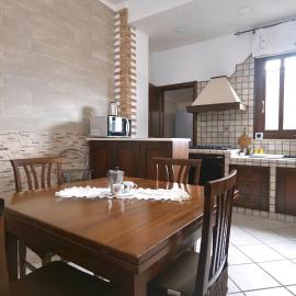 Free Parking - Maria House, hotel in Torre del Greco
