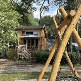 Recreatiepark Klein Zwitserland - Boomhut, hotel di Zuidwolde