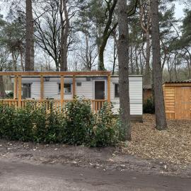 Recreatiepark Klein Zwitserland - Jeneverbes, hotelli kohteessa Zuidwolde