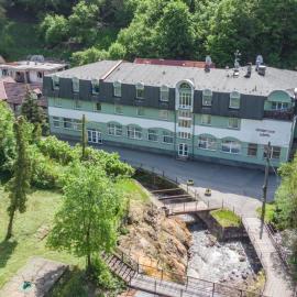 Alžbeta - Kupelne pobyty s procedurami v Liecebnych termalnych kupeloch, hotel di Sklené Teplice