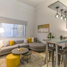 Nox 1-BR Apt at Maison des Muses in Gemmayzeh, hotel i Ar Rumayl