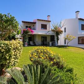 Sandra Villa Nea Skioni several steps from the sea, hotel in Nea Skioni
