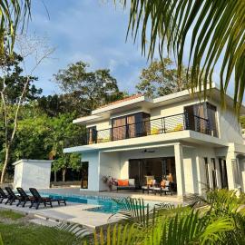 salo's beach house, готель у місті Coxen Hole